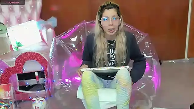 Skinygirl online show from 03-06-26, 11:44