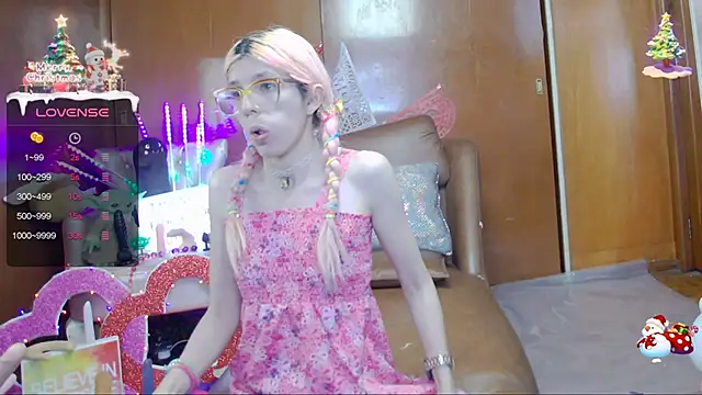Snapshot of Skinygirl chatting on 02-27-25, 01:30 Skinygirl online show from 02-27-25, 01:30