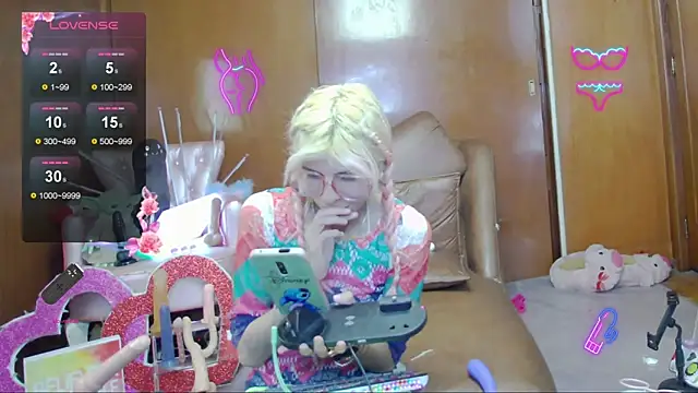 Skinygirl online show from 11-20-25, 12:22