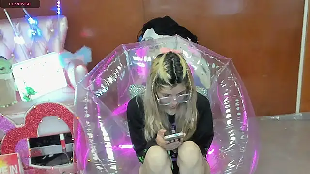 Skinygirl online show from 02-13-26, 09:15