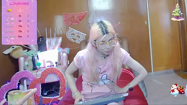 Snapshot of Skinygirl chatting on 03-02-25, 02:41 Skinygirl online show from 03-02-25, 02:41