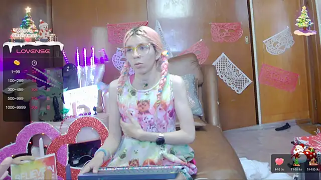 Snapshot of Skinygirl chatting on 02-17-25, 11:54 Skinygirl online show from 02-17-25, 11:54