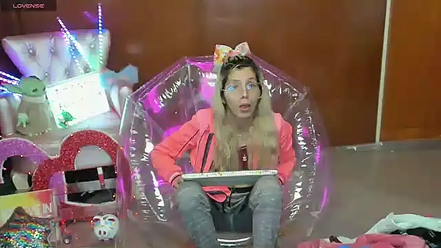 Skinygirl online show from 03-06-26, 12:27