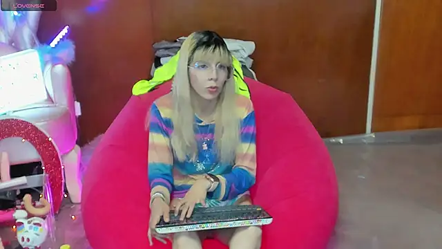 Skinygirl online show from 04-08-26, 01:18