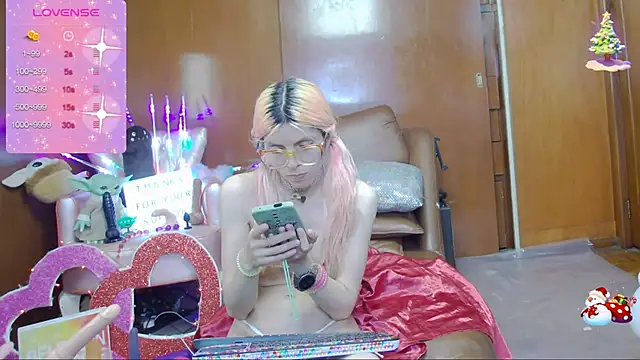 Snapshot of Skinygirl chatting on 03-08-25, 02:01 Skinygirl online show from 03-08-25, 02:01