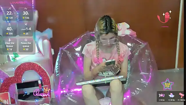 Skinygirl online show from 02-10-26, 12:09