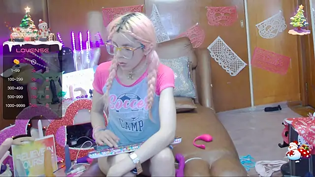 Snapshot of Skinygirl chatting on 02-14-25, 02:50 Skinygirl online show from 02-14-25, 02:50