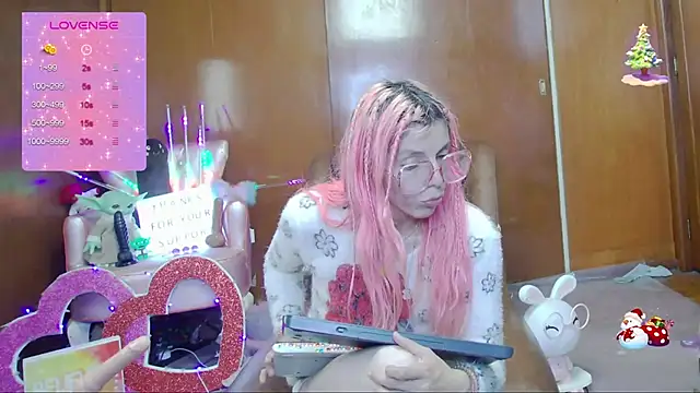 Snapshot of Skinygirl chatting on 10-02-25, 12:58 Skinygirl online show from 10-02-25, 12:58