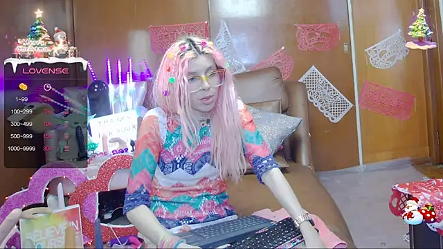 Snapshot of Skinygirl chatting on 02-07-25, 02:08 Skinygirl online show from 02-07-25, 02:08