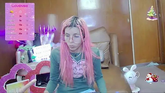 Snapshot of Skinygirl chatting on 09-25-25, 01:33 Skinygirl online show from 09-25-25, 01:33
