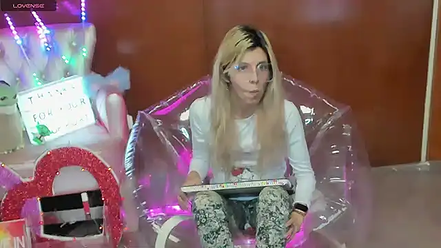 Skinygirl online show from 02-26-26, 10:21