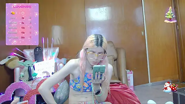 Snapshot of Skinygirl chatting on 03-17-25, 03:57 Skinygirl online show from 03-17-25, 03:57