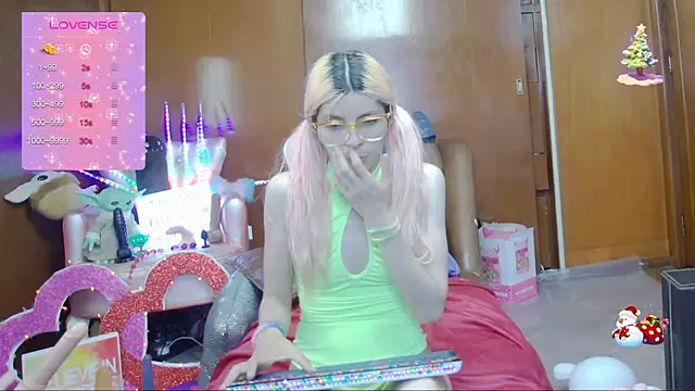Snapshot of Skinygirl chatting on 03-22-25, 12:49 Skinygirl online show from 03-22-25, 12:49