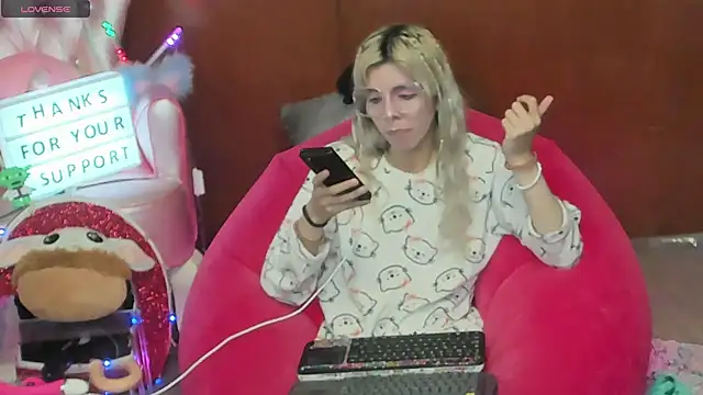 Skinygirl online show from 06-20-26, 10:26