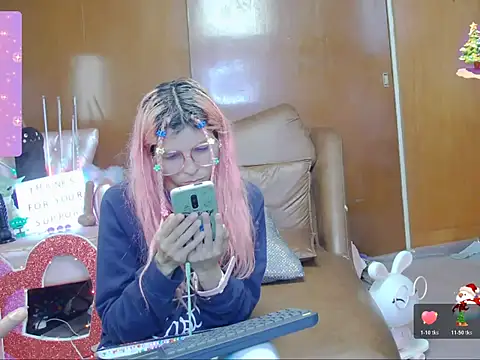 Snapshot of Skinygirl chatting on 10-19-25, 02:03 Skinygirl online show from 10-19-25, 02:03