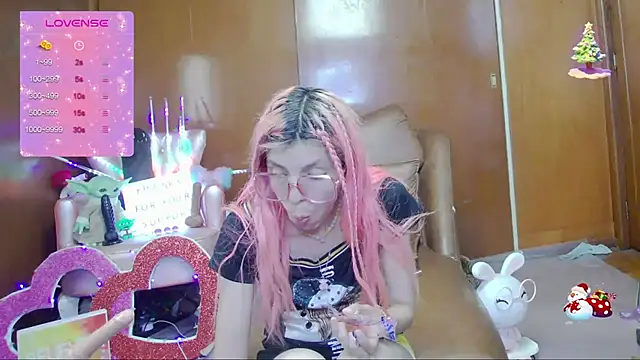 Snapshot of Skinygirl chatting on 10-03-25, 12:14 Skinygirl online show from 10-03-25, 12:14