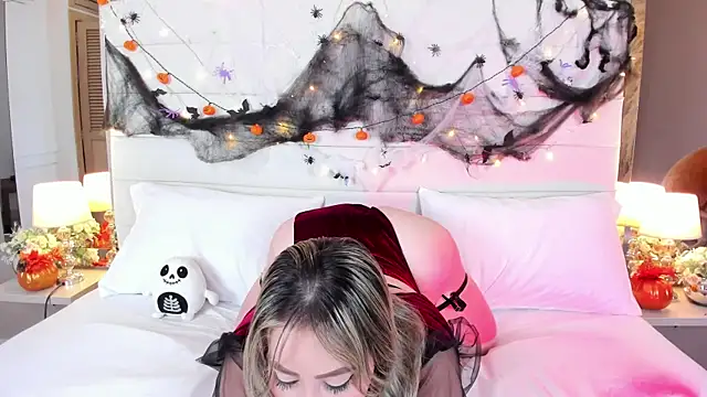 Charlotte93  online show from 10-31-25, 12:02