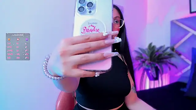 Snapshot of lucy_neil chatting on 11-11-25, 02:39 lucy neil online show from 11-11-25, 02:39