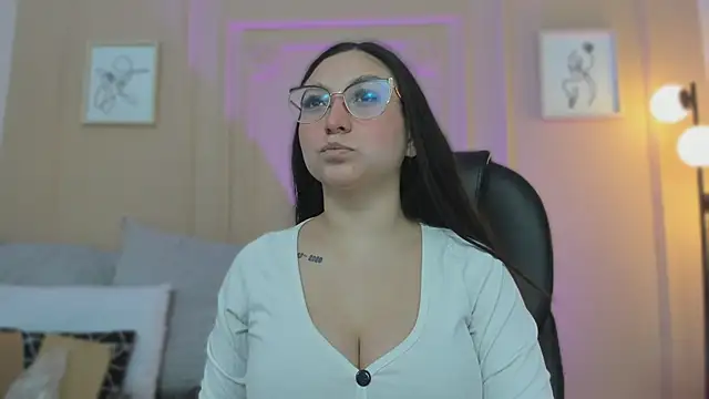 lucy neil online show from 03-26-26, 02:32