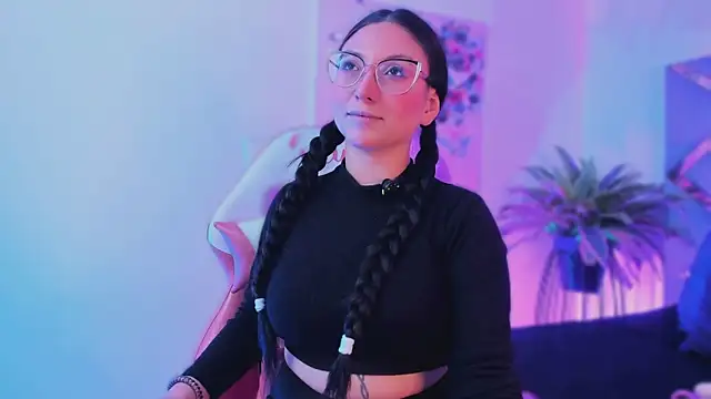 Snapshot of lucy_neil chatting on 01-14-26, 02:37 lucy neil online show from 01-14-26, 02:37