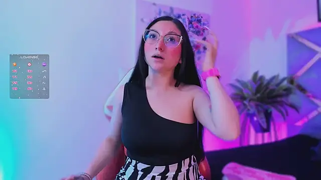 Snapshot of lucy_neil chatting on 11-12-25, 02:37 lucy neil online show from 11-12-25, 02:37