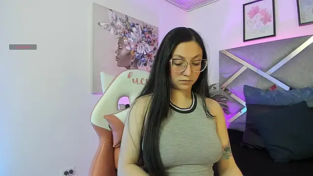 Snapshot of lucy_neil chatting on 10-15-25, 02:32 lucy neil online show from 10-15-25, 02:32