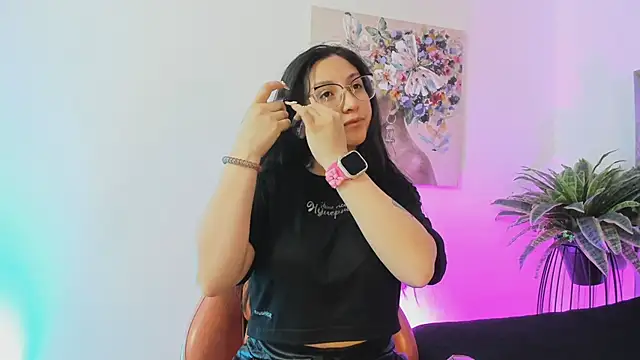 Snapshot of lucy_neil chatting on 11-29-25, 02:34 lucy neil online show from 11-29-25, 02:34