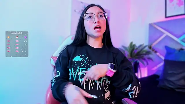 Snapshot of lucy_neil chatting on 11-06-25, 02:37 lucy neil online show from 11-06-25, 02:37