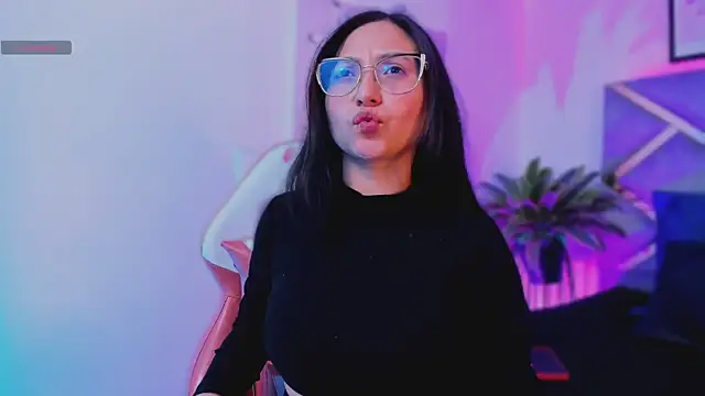 Snapshot of lucy_neil chatting on 10-28-25, 02:34 lucy neil online show from 10-28-25, 02:34