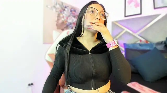 Snapshot of lucy_neil chatting on 10-31-25, 02:30 lucy neil online show from 10-31-25, 02:30