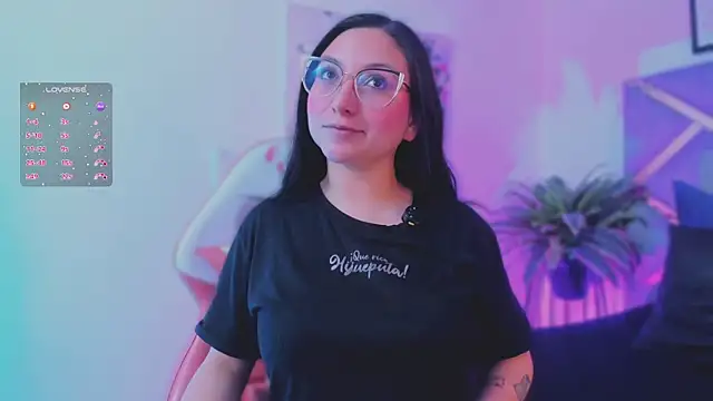 Snapshot of lucy_neil chatting on 12-17-25, 02:38 lucy neil online show from 12-17-25, 02:38