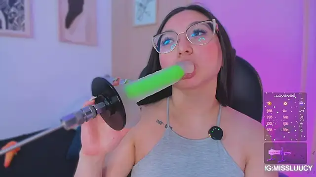 lucy neil online show from 04-11-26, 07:45