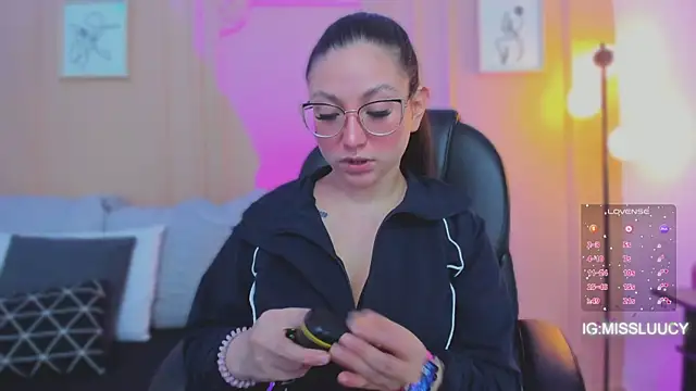 lucy neil online show from 03-29-26, 02:35