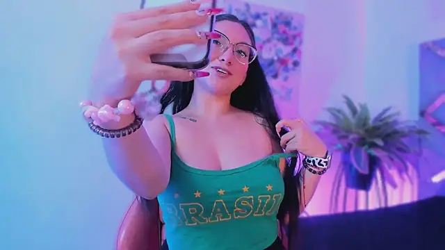 Snapshot of lucy_neil chatting on 01-13-26, 02:37 lucy neil online show from 01-13-26, 02:37