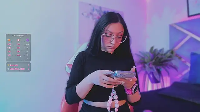 Snapshot of lucy_neil chatting on 11-18-25, 03:37 lucy neil online show from 11-18-25, 03:37