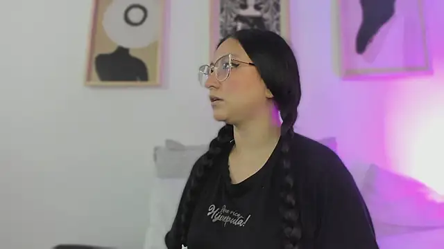 Snapshot of lucy_neil chatting on 02-13-26, 02:33 lucy neil online show from 02-13-26, 02:33