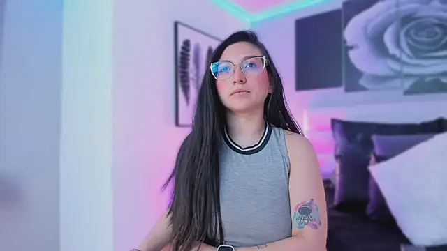 Snapshot of lucy_neil chatting on 09-16-25, 07:04 lucy neil online show from 09-16-25, 07:04