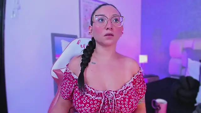 Snapshot of lucy_neil chatting on 01-10-26, 02:40 lucy neil online show from 01-10-26, 02:40