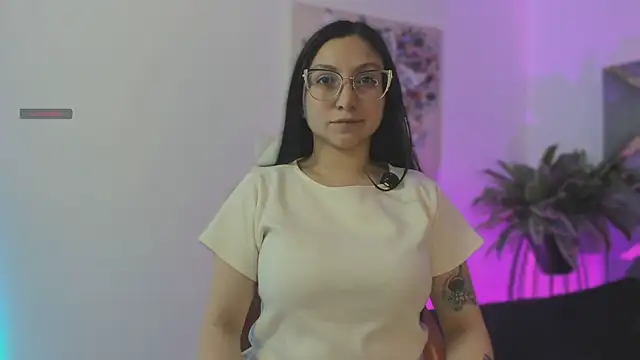 Snapshot of lucy_neil chatting on 11-21-25, 02:32 lucy neil online show from 11-21-25, 02:32