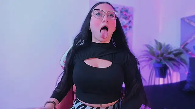 Snapshot of lucy_neil chatting on 01-15-26, 02:37 lucy neil online show from 01-15-26, 02:37