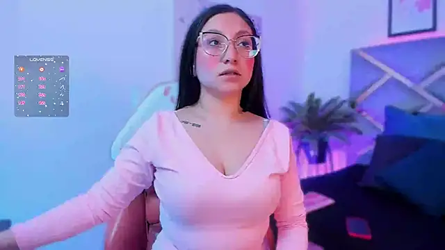 Snapshot of lucy_neil chatting on 10-24-25, 02:43 lucy neil online show from 10-24-25, 02:43