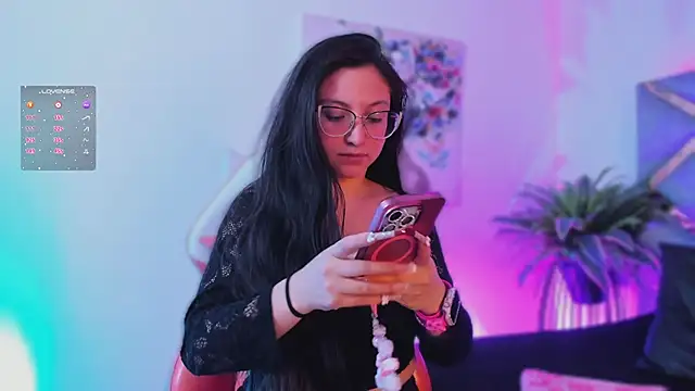 Snapshot of lucy_neil chatting on 11-30-25, 02:45 lucy neil online show from 11-30-25, 02:45