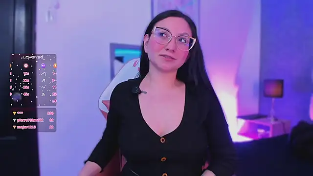 Snapshot of lucy_neil chatting on 10-04-25, 07:43 lucy neil online show from 10-04-25, 07:43