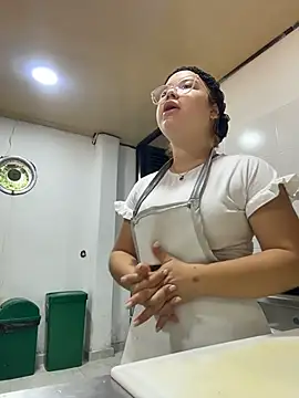 Lucyklein2022 online show from 10-19-25, 04:54