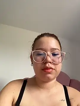 Snapshot of Lucyklein2022 chatting on 03-27-26, 03:35 Lucyklein2022 online show from 03-27-26, 03:35