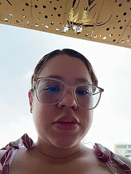 Snapshot of Lucyklein2022 chatting on 06-10-26, 05:58 Lucyklein2022 online show from 06-10-26, 05:58
