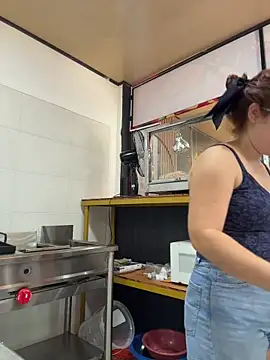 Lucyklein2022 online show from 10-09-25, 04:18