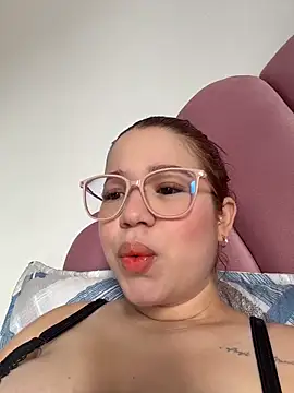 Snapshot of Lucyklein2022 chatting on 03-22-26, 06:42 Lucyklein2022 online show from 03-22-26, 06:42
