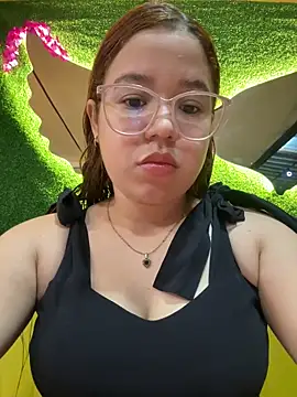 Lucyklein2022 online show from 10-18-25, 11:51