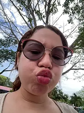 Lucyklein2022 online show from 03-20-25, 01:59